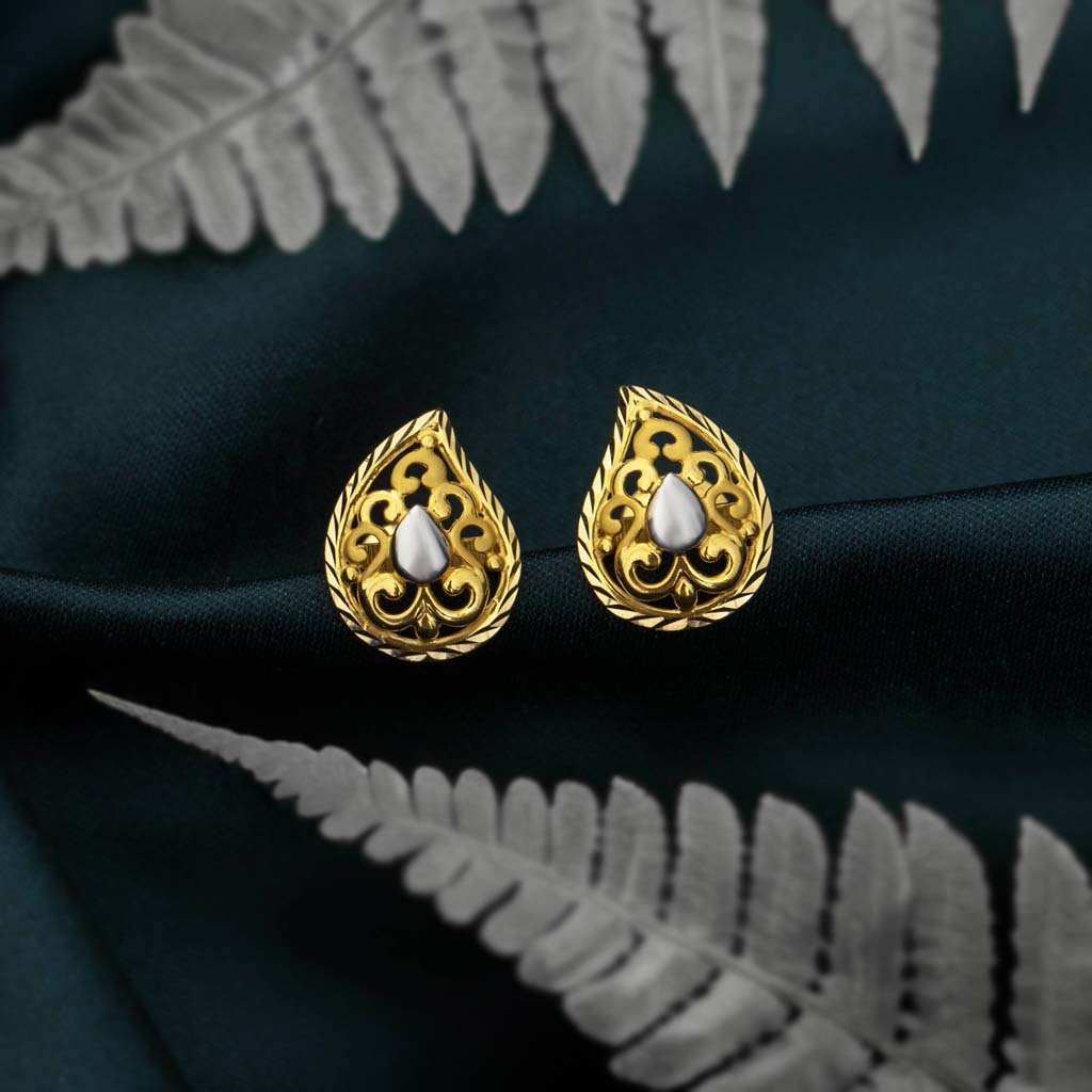 Senco Gold & Diamonds Chandelier Chilliai Gold Earrings for Women :  Amazon.in: Fashion